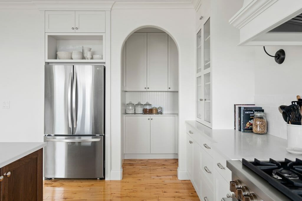An image of the pantry nook of a newly renovated kitchen that has an arched doorway.